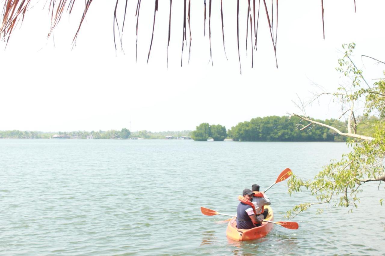 Lake N River Resort Munroe Island Mundrothuruth Extérieur photo