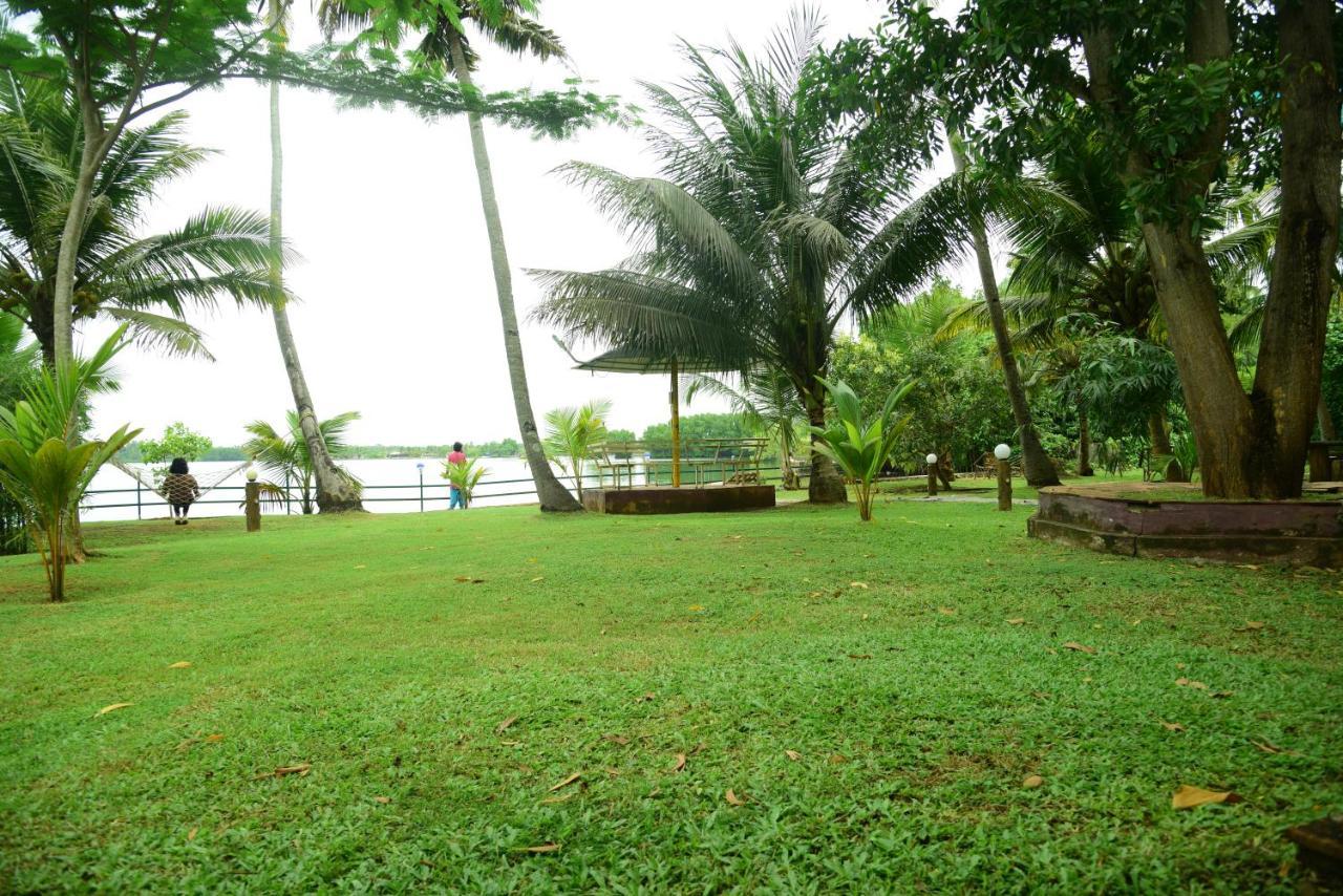 Lake N River Resort Munroe Island Mundrothuruth Extérieur photo